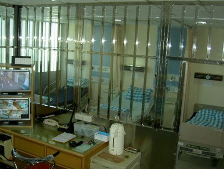 戒護病房設置鐵窗