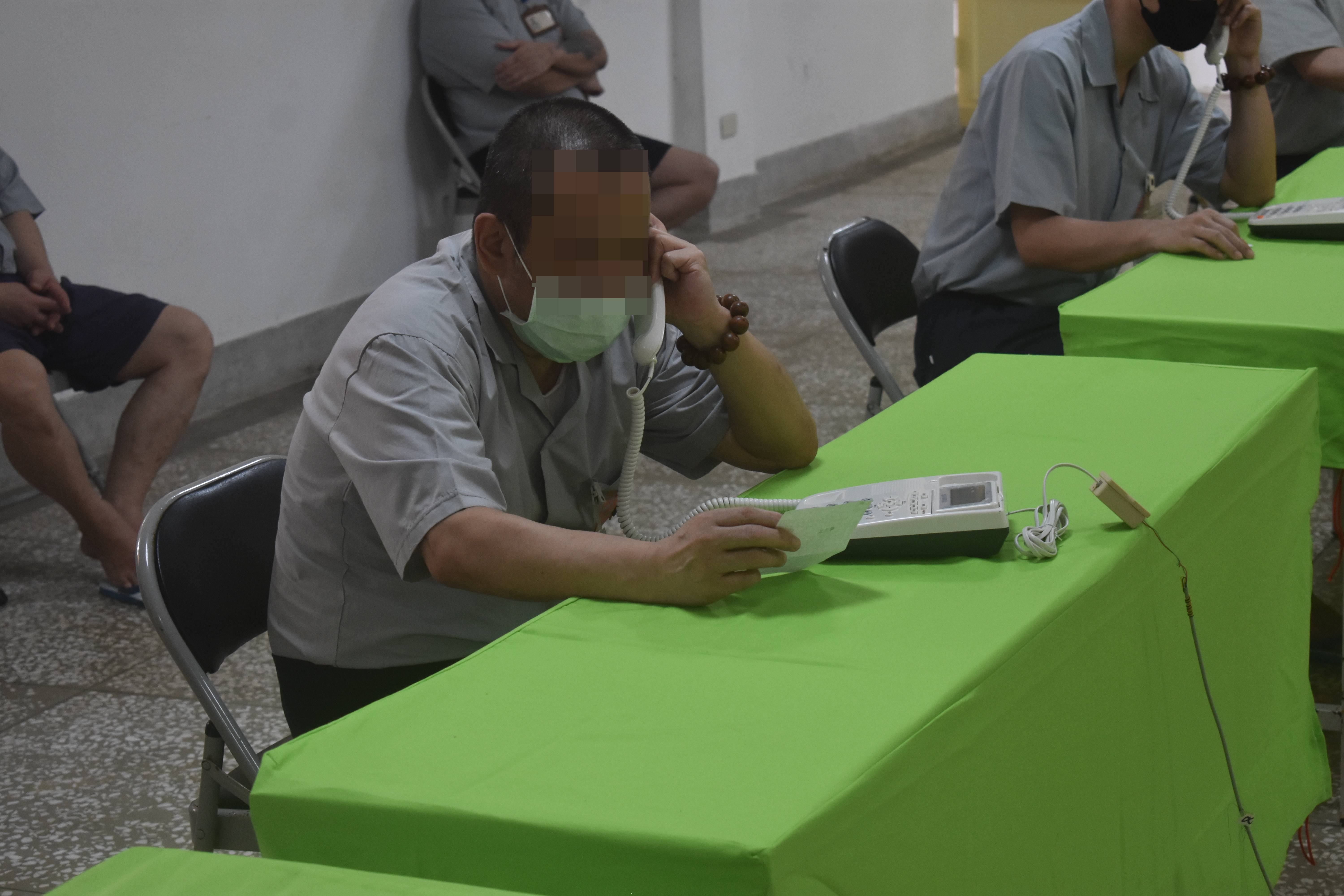 撥打電話關懷家屬