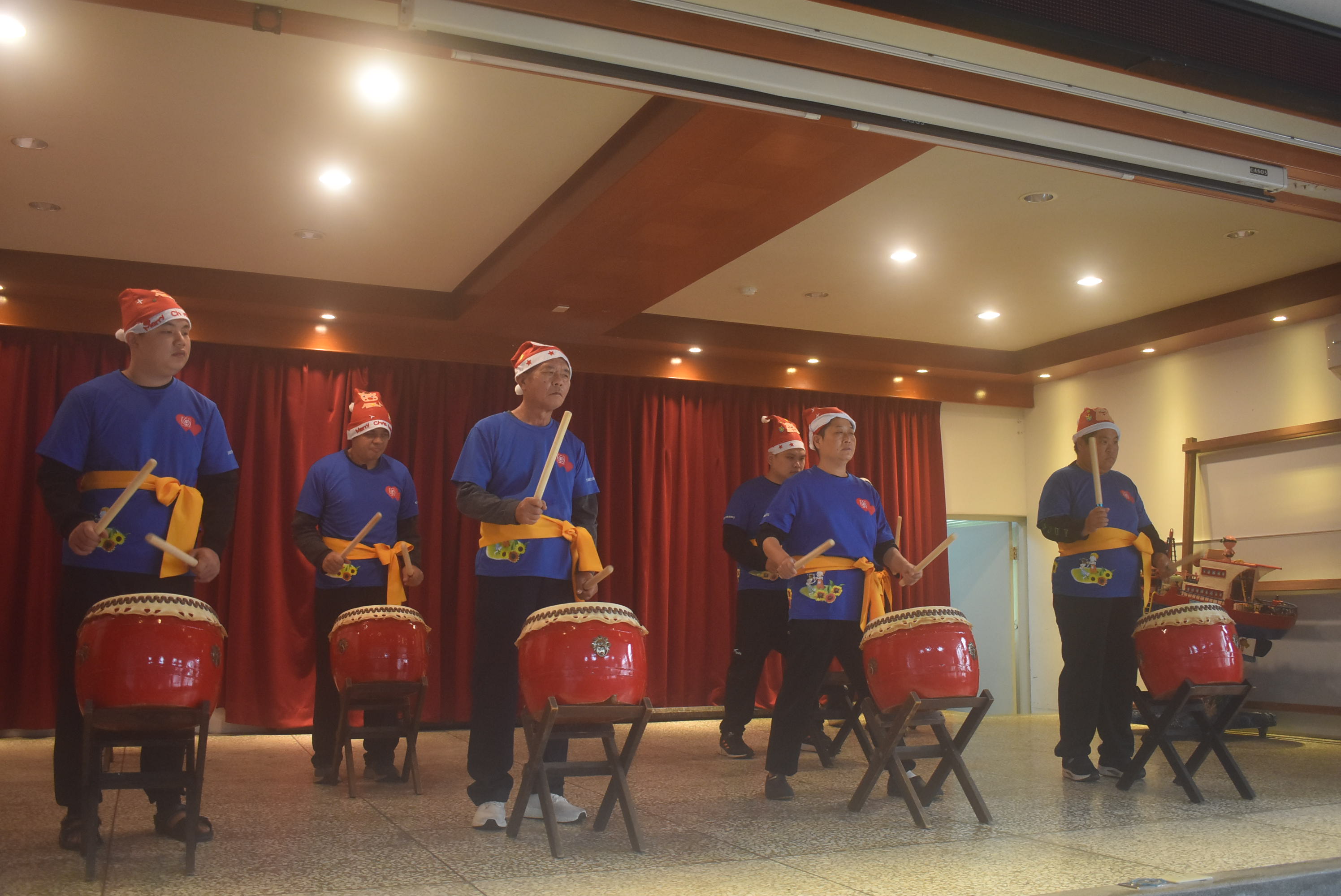 惠民鑼鼓班賣力表演